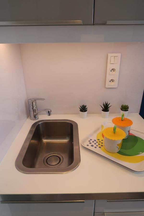17 - Coeur Batignolles - Beau 10 M2 -110 Sqf - Etat Neuf - Calme - Ideal Personne - Single Occupancy Paris