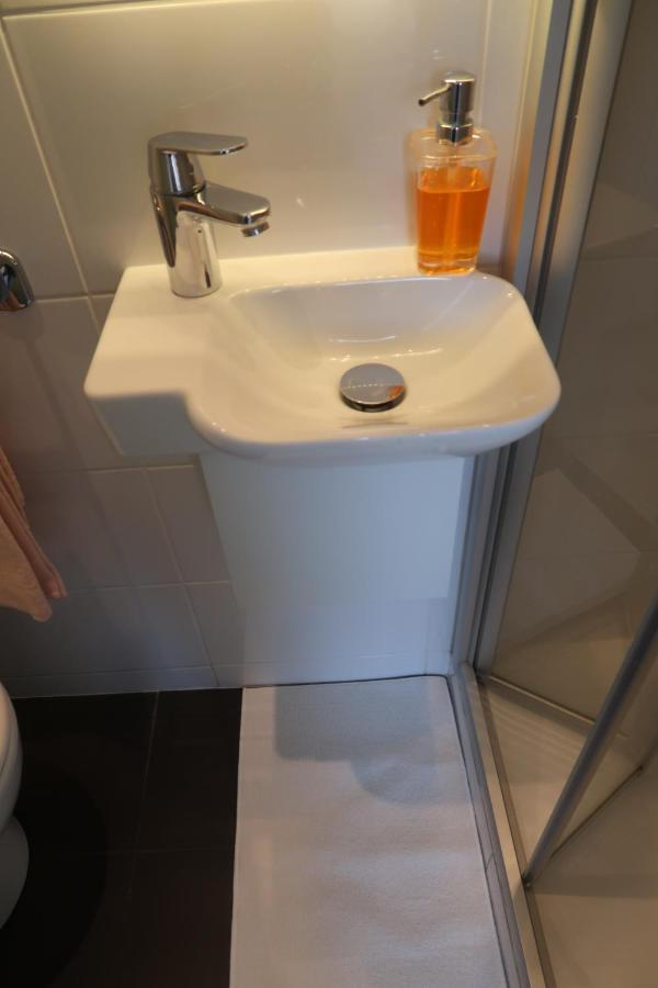 17 - Coeur Batignolles - Beau 10 M2 -110 Sqf - Etat Neuf - Calme - Ideal Personne - Single Occupancy Apartment Paris