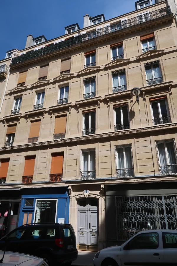 Apartment 17 - Coeur Batignolles - Beau 10 M2 -110 Sqf - Etat Neuf - Calme - Ideal Personne - Single Occupancy *