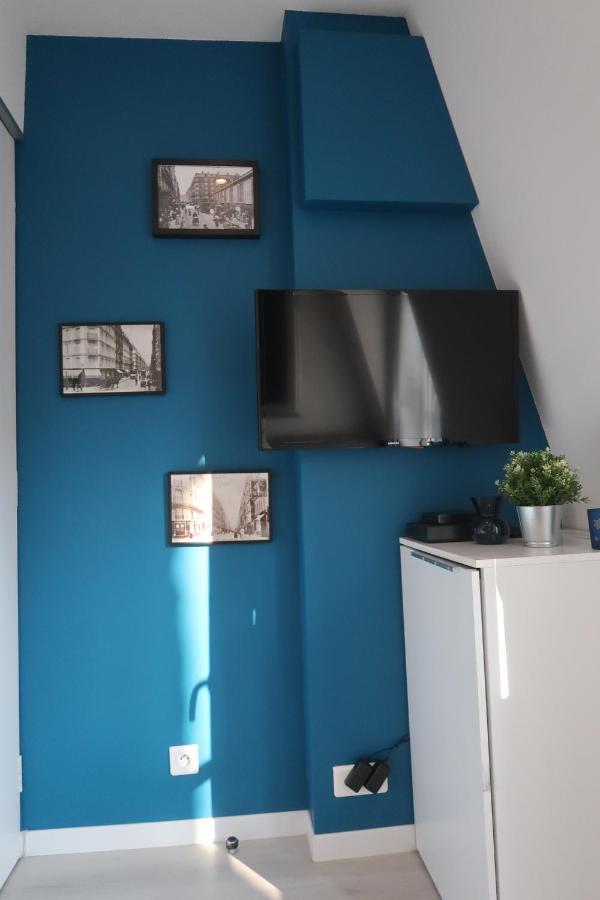 17 - Coeur Batignolles - Beau 10 M2 -110 Sqf - Etat Neuf - Calme - Ideal Personne - Single Occupancy *