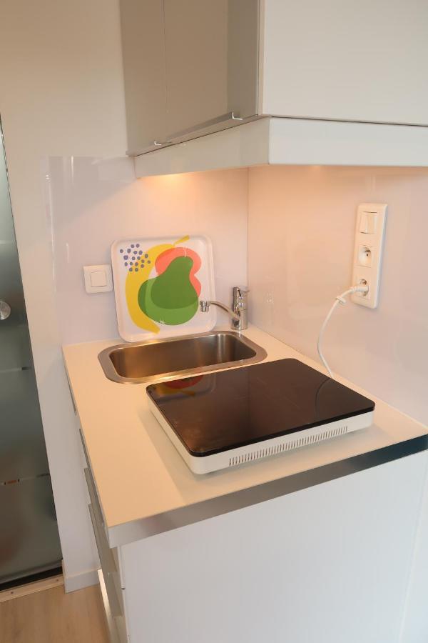 17 - Coeur Batignolles - Beau 10 M2 -110 Sqf - Etat Neuf - Calme - Ideal Personne - Single Occupancy