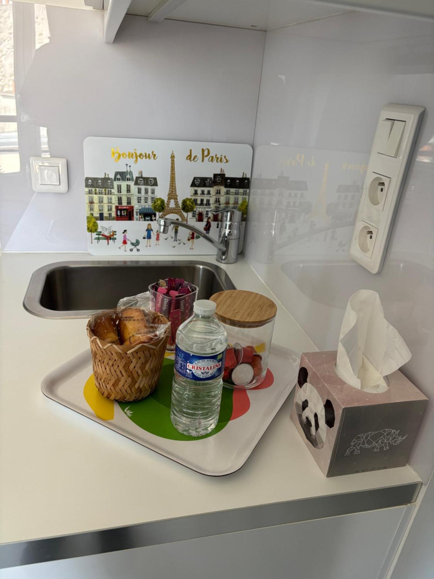 17 - Coeur Batignolles - Beau 10 M2 -110 Sqf - Etat Neuf - Calme - Ideal Personne - Single Occupancy Paris